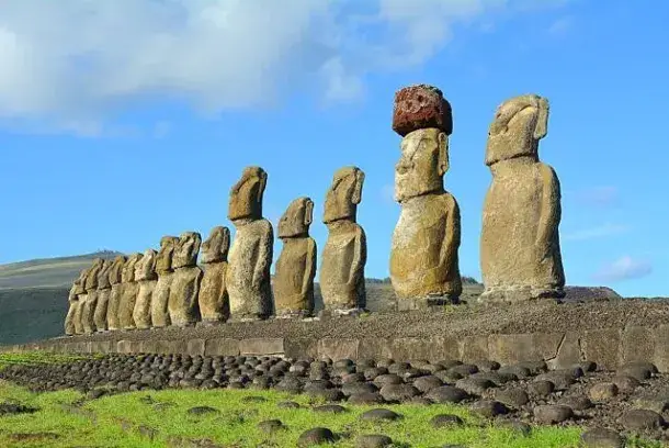Ahu-Tongariki-Easter-Island-Moai-tou