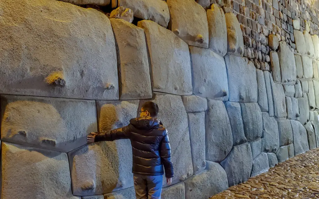 polygonal stone wall in cusco peru